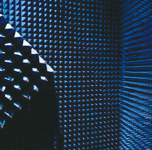 微波暗室是由哪些部分組成的？